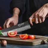 Manche en palissandre et équilibre du couteau Nakiri DAMASAKI