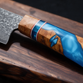 Couteau Kiritsuke Japonais Acier Damas 67 Couches 20 cm – Manche Résine Bleue & Bois Stabilisé